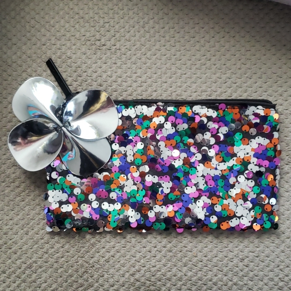 MAC Make-Up Pouch